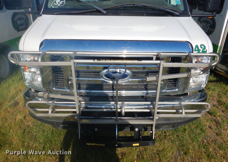 image for item FT9387 2009 Ford E450 shuttle bus