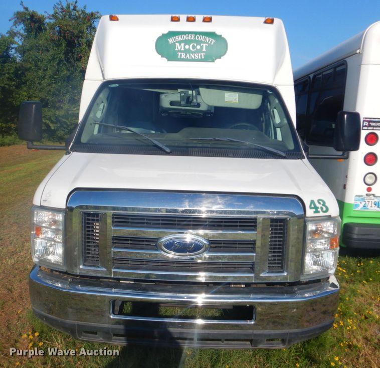 image for item FT9388 2009 Ford E450 shuttle bus