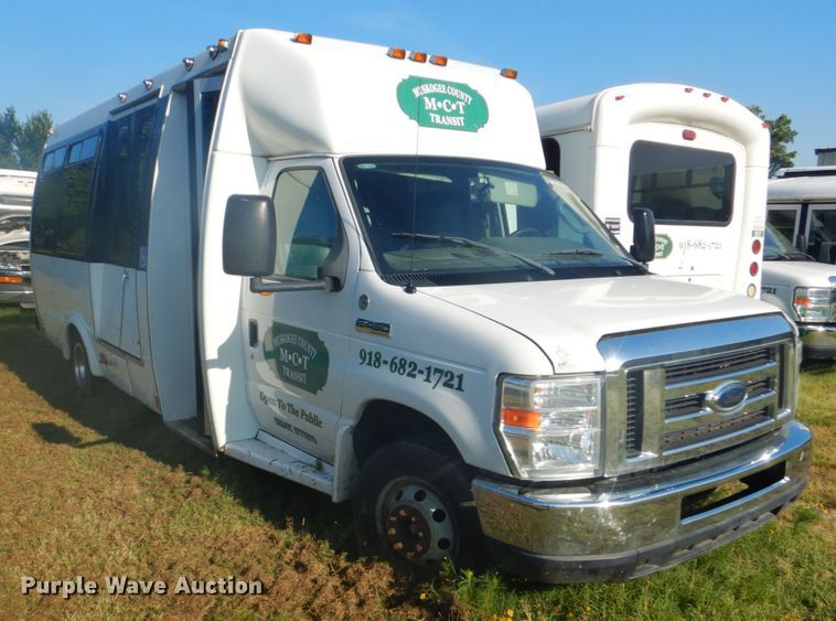 image for item FT9388 2009 Ford E450 shuttle bus