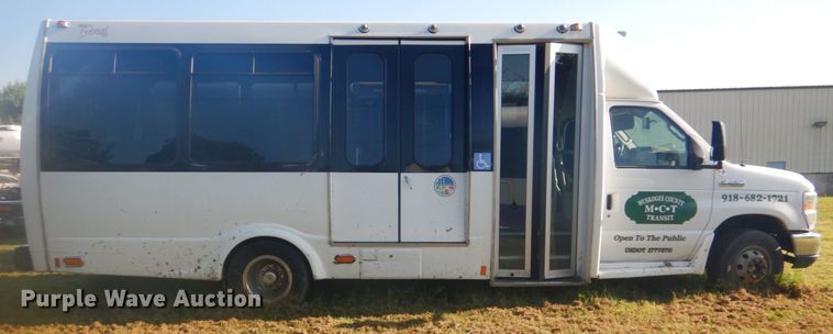 image for item FT9388 2009 Ford E450 shuttle bus