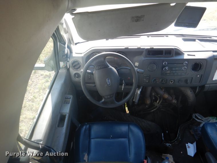 image for item FT9388 2009 Ford E450 shuttle bus