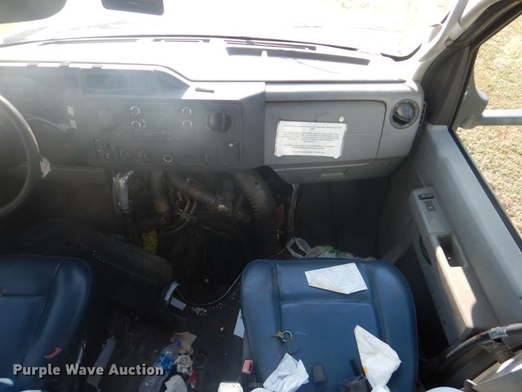 image for item FT9388 2009 Ford E450 shuttle bus