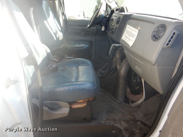 image for item FT9388 2009 Ford E450 shuttle bus