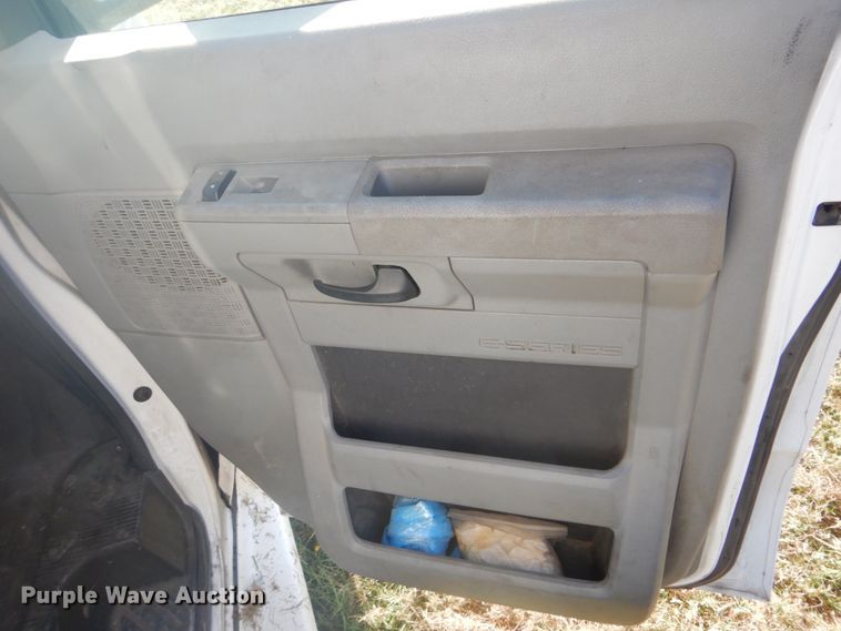 image for item FT9388 2009 Ford E450 shuttle bus