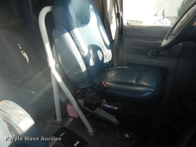 image for item FT9388 2009 Ford E450 shuttle bus