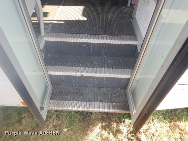 image for item FT9388 2009 Ford E450 shuttle bus