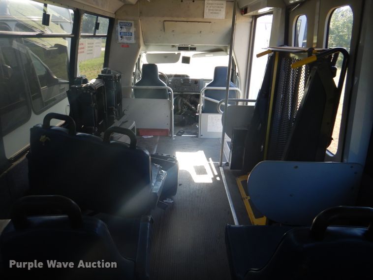 image for item FT9388 2009 Ford E450 shuttle bus