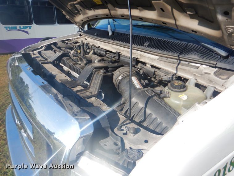 image for item FT9388 2009 Ford E450 shuttle bus