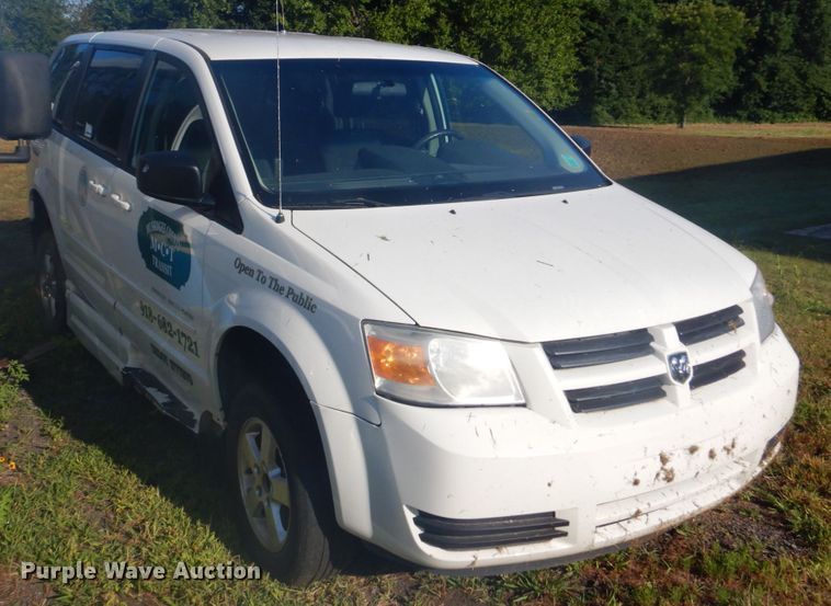 image for item FT9389 2010 Dodge Grand Caravan van