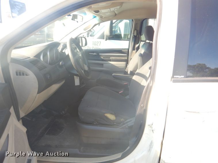 image for item FT9389 2010 Dodge Grand Caravan van