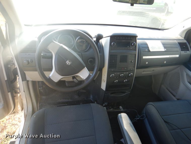 image for item FT9389 2010 Dodge Grand Caravan van