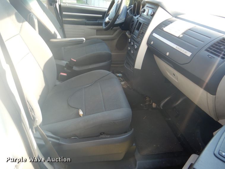 image for item FT9389 2010 Dodge Grand Caravan van