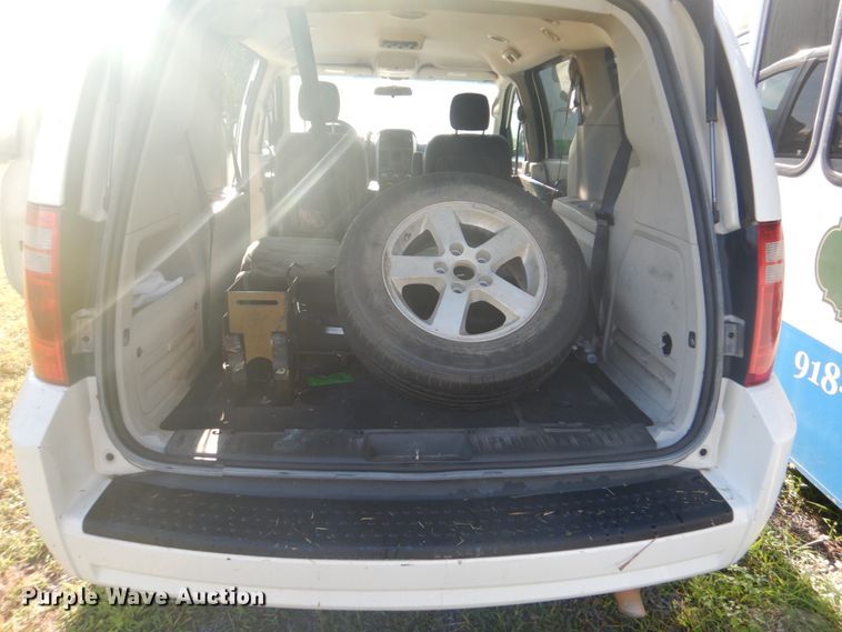 image for item FT9389 2010 Dodge Grand Caravan van