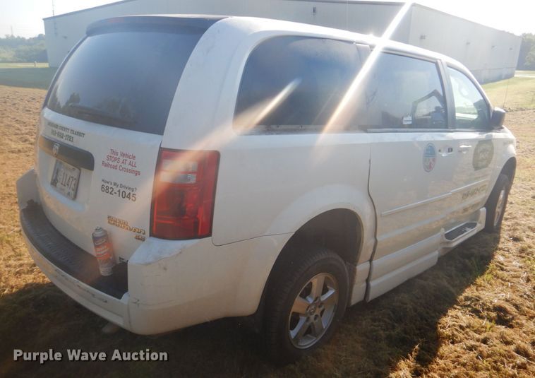 image for item FT9390 2010 Dodge Grand Caravan van