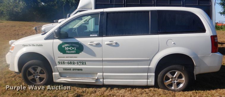 image for item FT9390 2010 Dodge Grand Caravan van