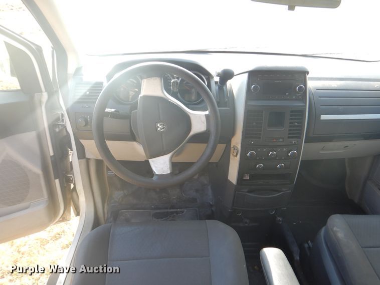 image for item FT9390 2010 Dodge Grand Caravan van