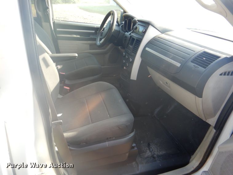 image for item FT9390 2010 Dodge Grand Caravan van