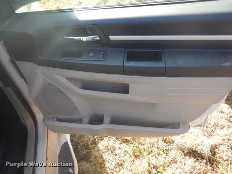 image for item FT9390 2010 Dodge Grand Caravan van