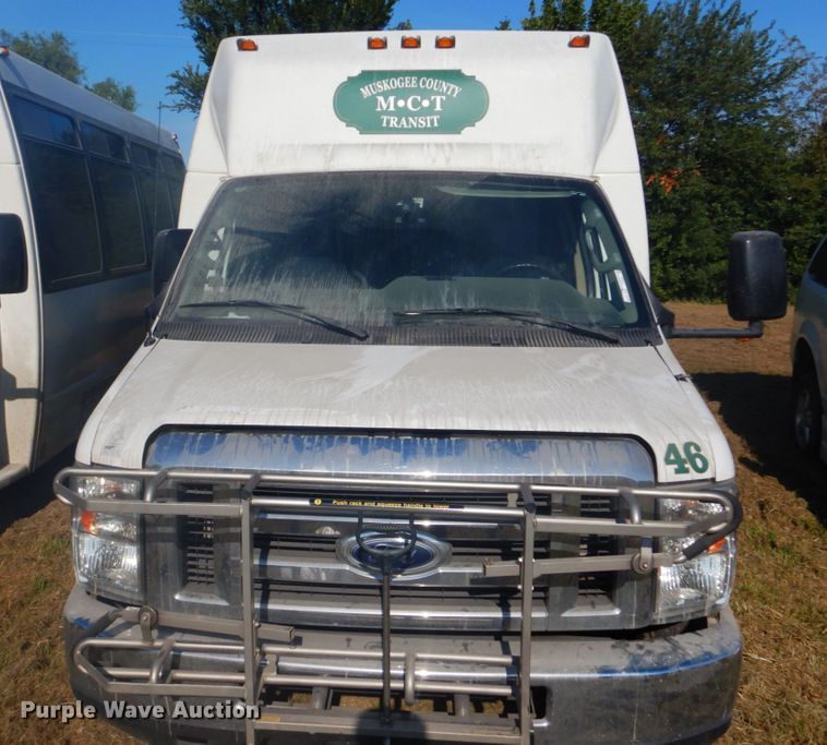 image for item FT9391 2009 Ford E450 shuttle bus