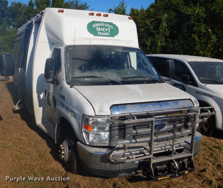 image for item FT9391 2009 Ford E450 shuttle bus