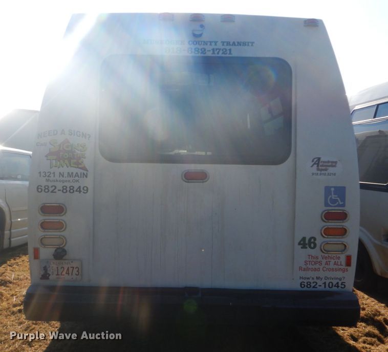 image for item FT9391 2009 Ford E450 shuttle bus