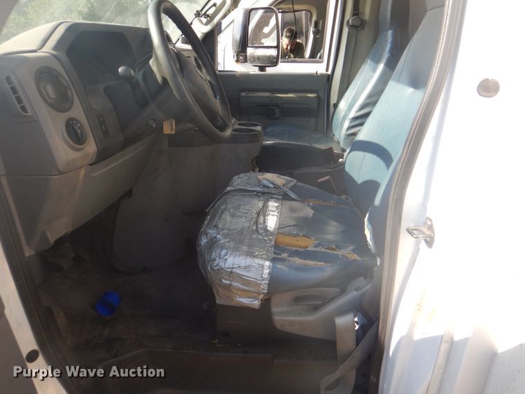 image for item FT9391 2009 Ford E450 shuttle bus