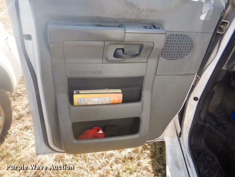 image for item FT9391 2009 Ford E450 shuttle bus