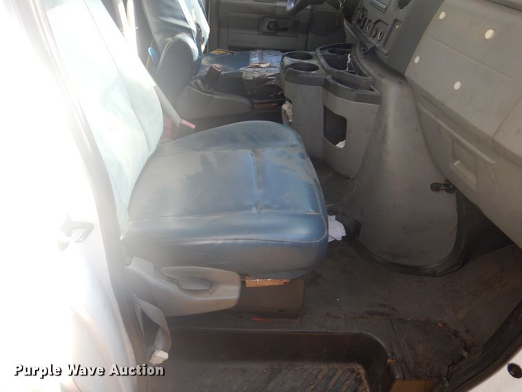 image for item FT9391 2009 Ford E450 shuttle bus