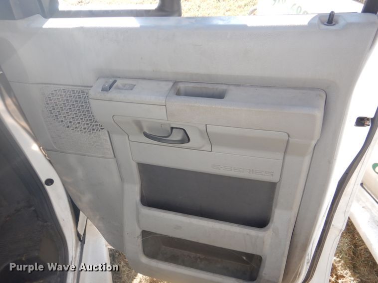 image for item FT9391 2009 Ford E450 shuttle bus