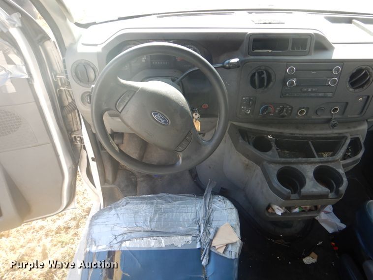 image for item FT9391 2009 Ford E450 shuttle bus