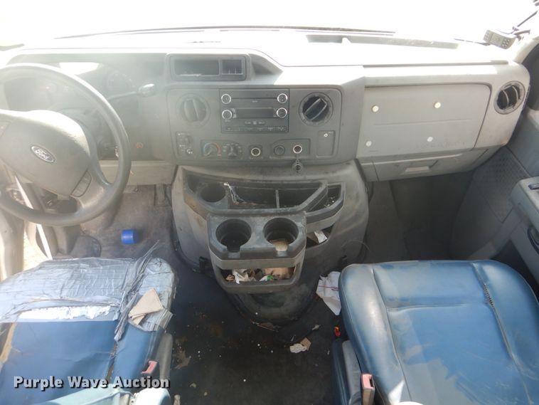 image for item FT9391 2009 Ford E450 shuttle bus