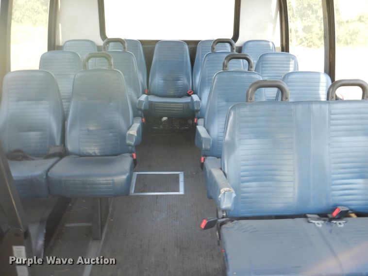 image for item FT9391 2009 Ford E450 shuttle bus