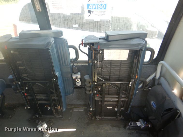 image for item FT9391 2009 Ford E450 shuttle bus