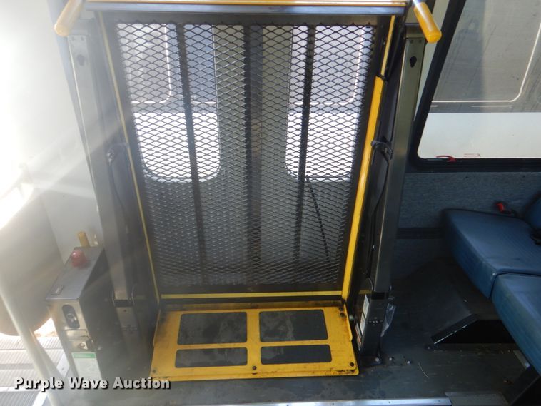 image for item FT9391 2009 Ford E450 shuttle bus