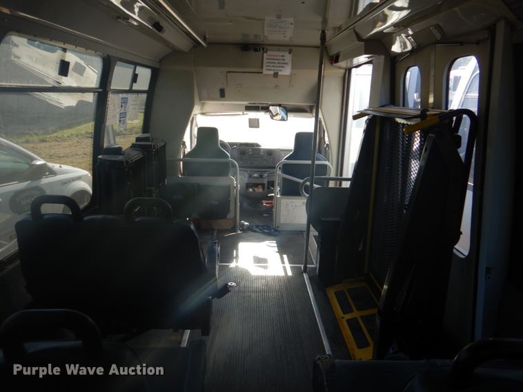 image for item FT9391 2009 Ford E450 shuttle bus