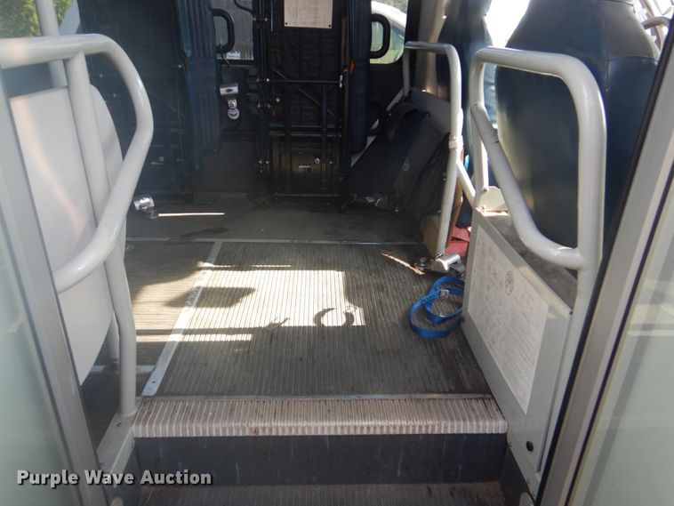 image for item FT9391 2009 Ford E450 shuttle bus