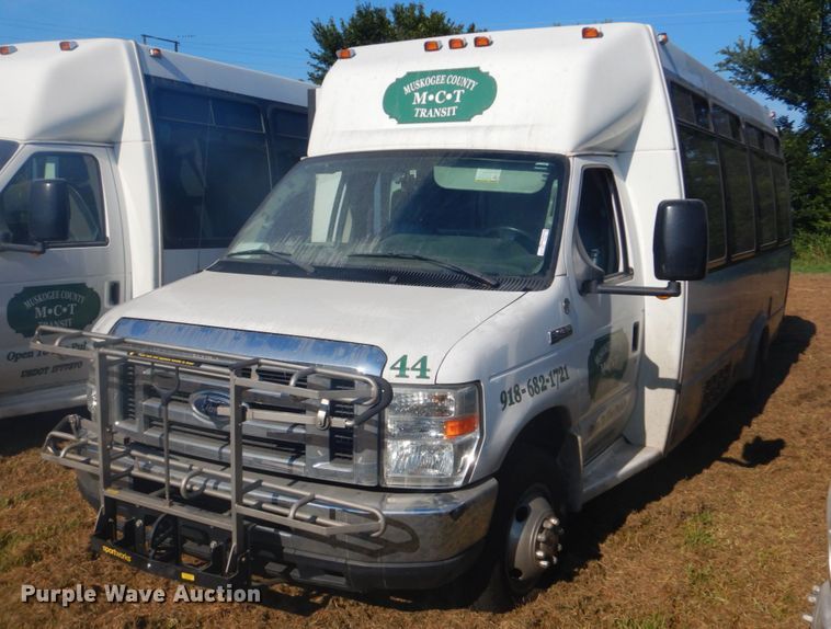 image for item FT9392 2009 Ford E450 shuttle bus