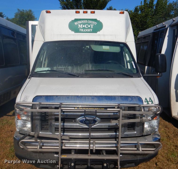 image for item FT9392 2009 Ford E450 shuttle bus