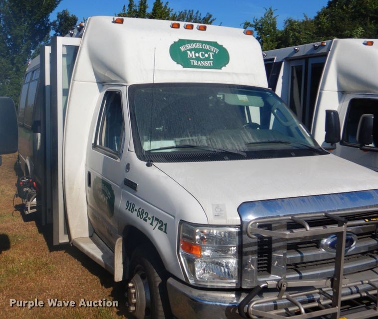 image for item FT9392 2009 Ford E450 shuttle bus