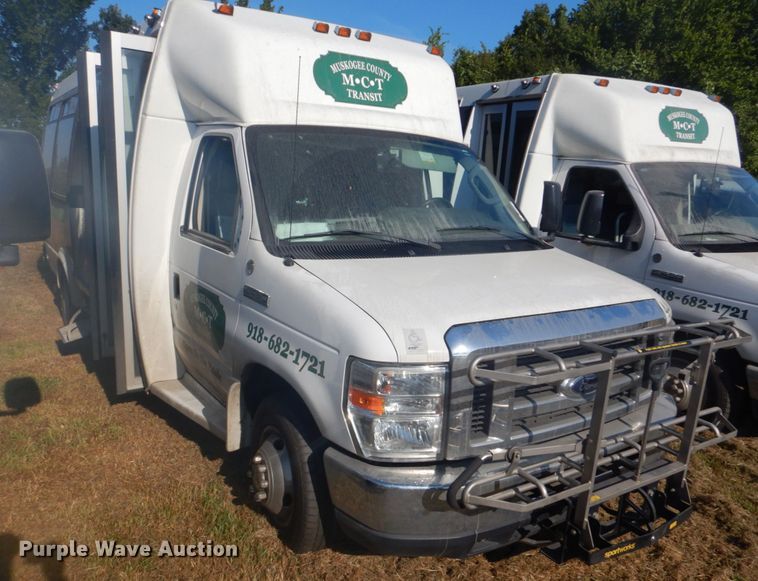 image for item FT9392 2009 Ford E450 shuttle bus