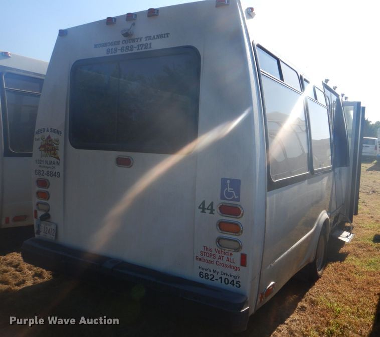 image for item FT9392 2009 Ford E450 shuttle bus