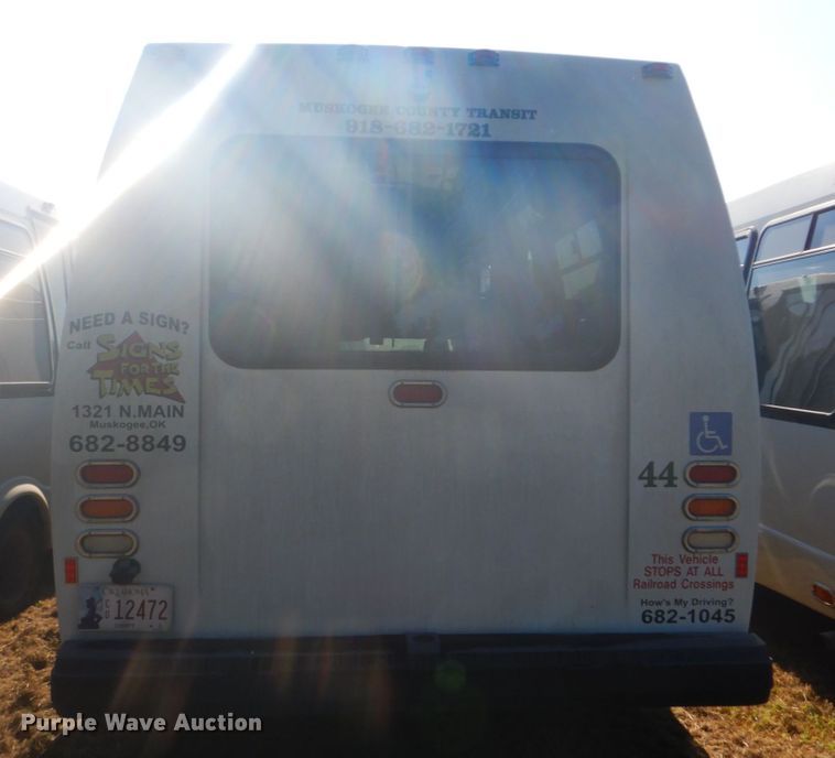 image for item FT9392 2009 Ford E450 shuttle bus