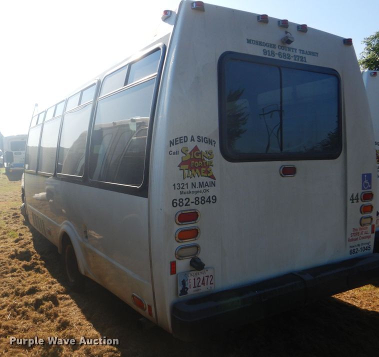 image for item FT9392 2009 Ford E450 shuttle bus