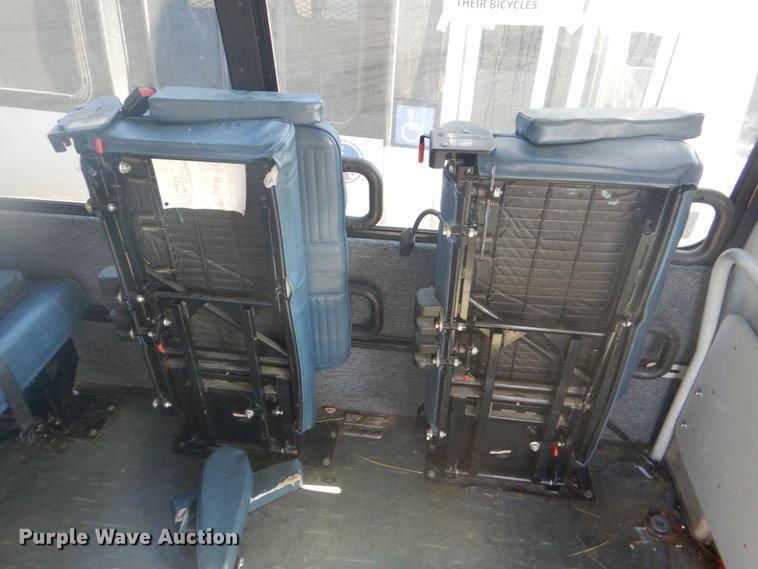 image for item FT9392 2009 Ford E450 shuttle bus