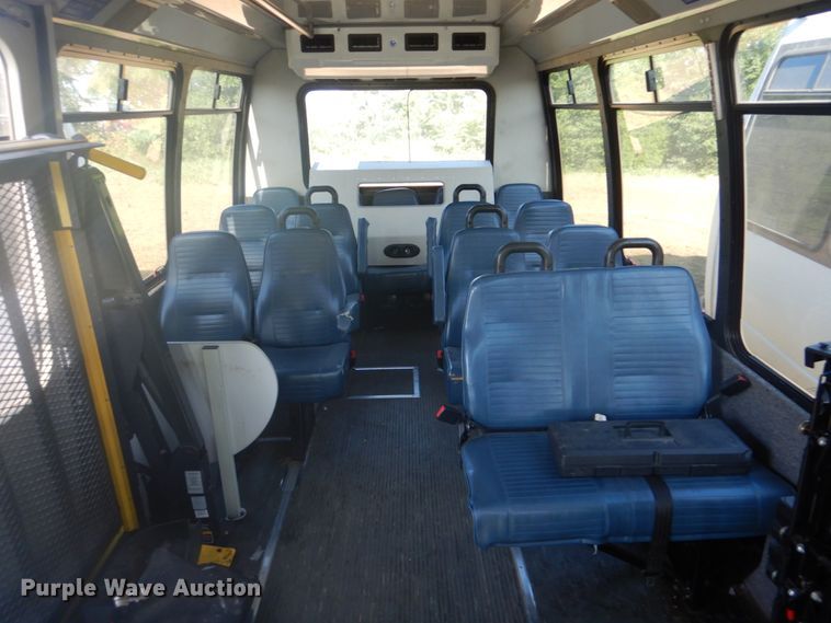 image for item FT9392 2009 Ford E450 shuttle bus