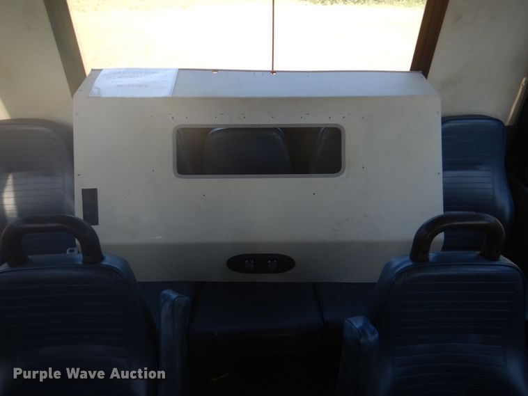 image for item FT9392 2009 Ford E450 shuttle bus