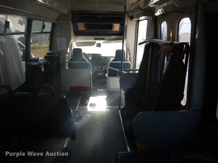 image for item FT9392 2009 Ford E450 shuttle bus