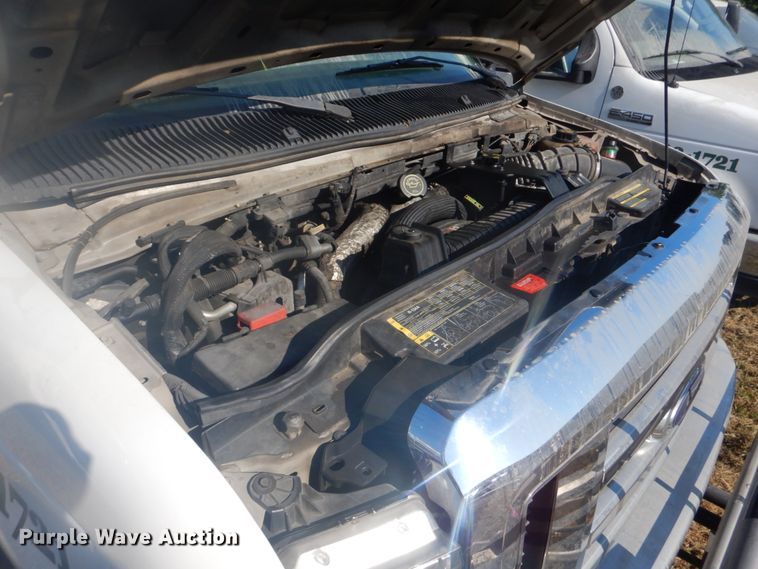 image for item FT9392 2009 Ford E450 shuttle bus