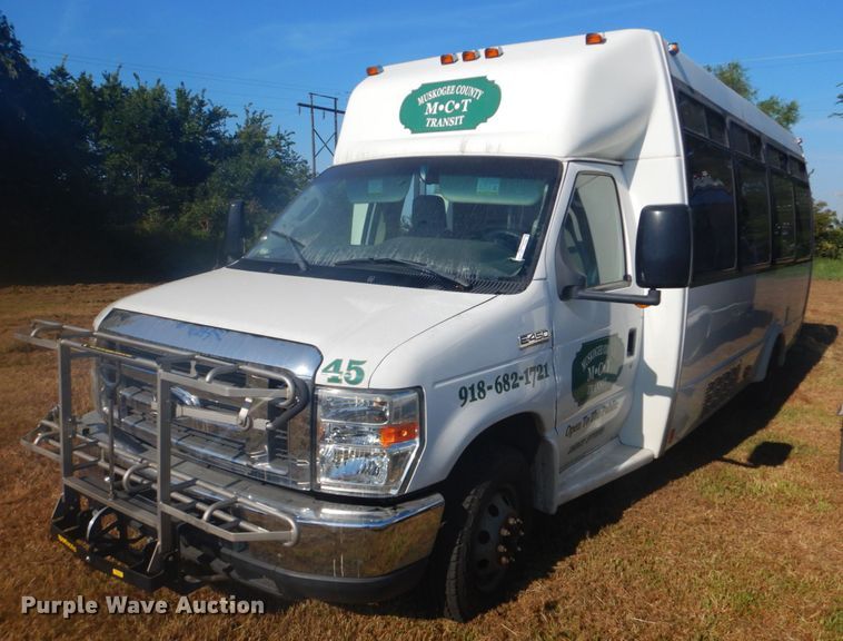 image for item FT9393 2009 Ford E450 shuttle bus