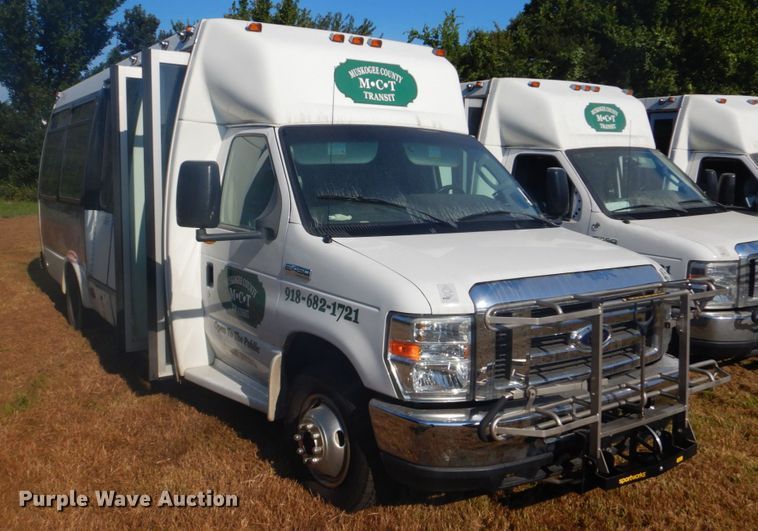image for item FT9393 2009 Ford E450 shuttle bus